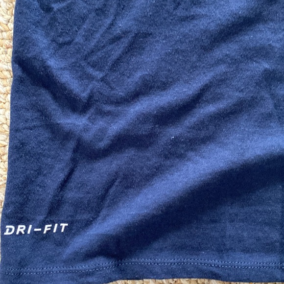 The Nike Tee Dri Fit - Picture 4 of 5